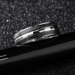 Bague homme acier � bandes d'�cailles noires