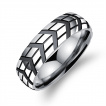 Bague homme en acier � lignes et chevrons noirs