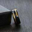 Bague homme en tungstene noir et dor� � lignes avec strass