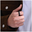 Bague homme noir acier � bandeau tournant martel�