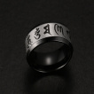 Bague homme noire en acier � bandeau bouddhisme