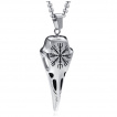 Pendentif crane de corbeau grav� de symboles