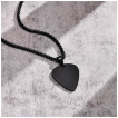 Pendentif homme acier noir en forme de médiator de guitare