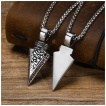 Pendentif homme en forme de flèche viking en acier