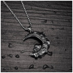 Pendentif lune pleine de crat�res � crane humain en acier