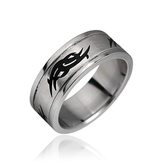Bague homme en acier avec symbole tribal noir