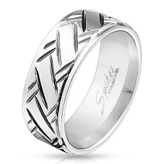 Bague homme en acier � multiples lac�rations