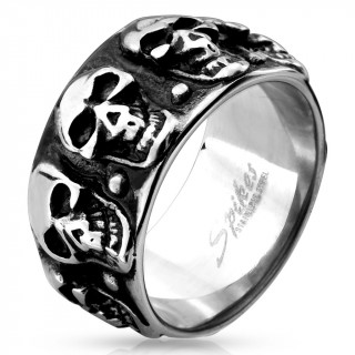 Bague homme en acier aspect vieilli avec t�tes de morts