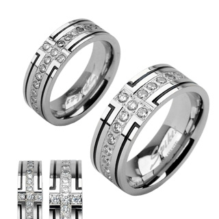 Bague homme en acier cercl�e d'une croix de pierres claires