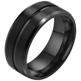 Bague homme noire en acier travers�e d'un sillon