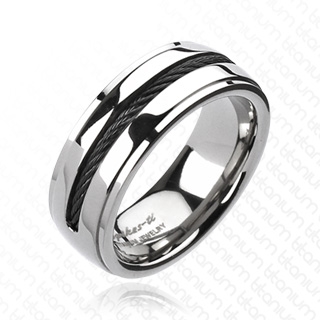 Bague homme en titane � encoche avec tresse m�tallique noire