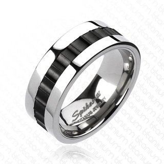 Bague homme titane � bande noire ondulante