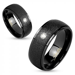 Bague mixte en acier noir � bandeau centrale sabl� et serti d'un strass