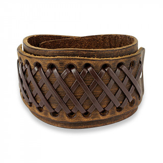 Bracelet en cuir marron aspect us� travers� de multiples lacets en croisillons
