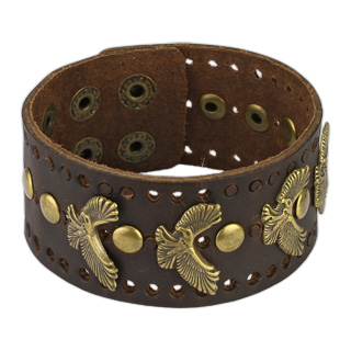 Bracelet marron en cuir perfor� avec aigles et rivets