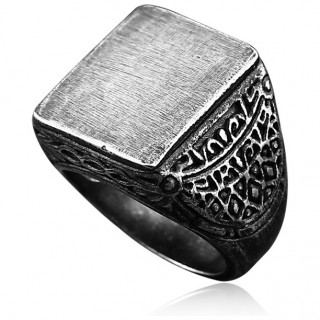 Chevali�re homme style Antique en acier vieilli