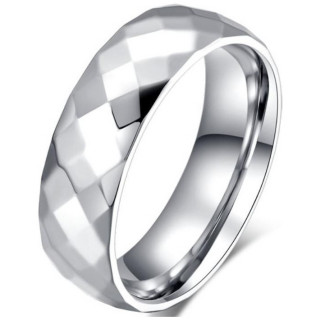 Bague homme en acier � relief facett�