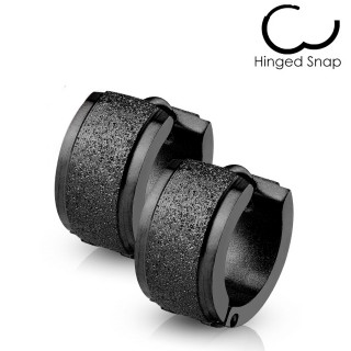 Larges boucles d'oreilles homme noires sabl�es en acier (paire)