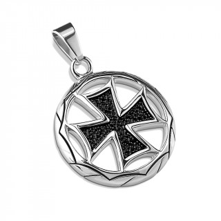 Pendentif acier croix de Malte cercl�e effet lave s�ch�e